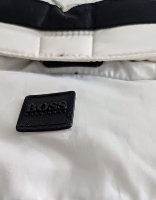 Chaqueta acolchada repelente al agua.
Hugo Boss. 