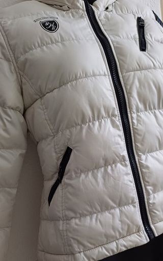 Chaqueta acolchada repelente al agua.
Hugo Boss. 