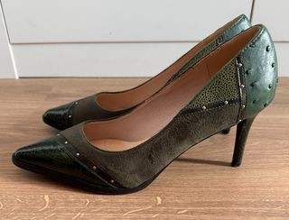 Zapatos de salón Menbur tacón aguja verde