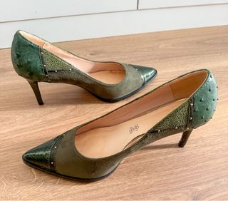 Zapatos de salón Menbur tacón aguja verde