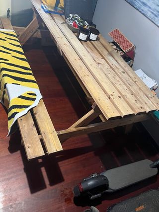 Mesa de madera rústica