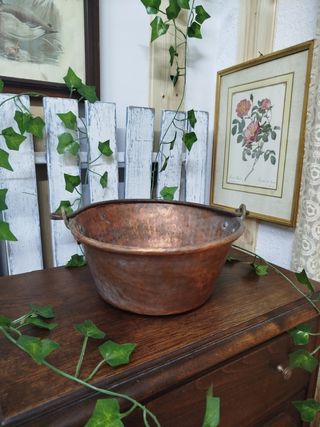 Olla de cobre antigua martilleada