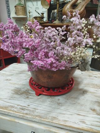 Olla de cobre antigua martilleada