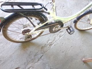 Bicicleta de paseo blanca con cambio