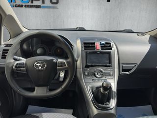 Toyota Auris 2011
