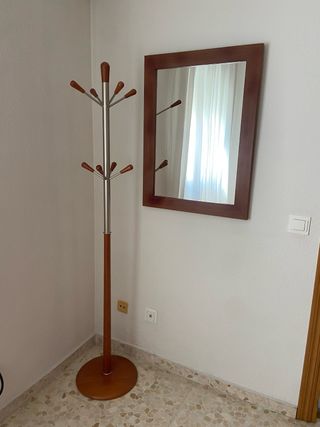 Perchero y espejo de pie