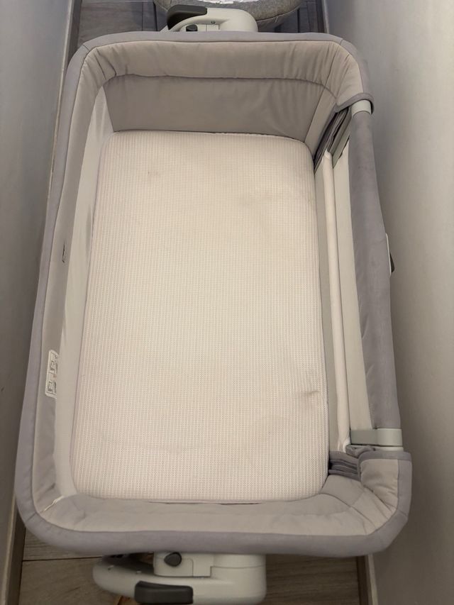 Minicuna Chicco Next2Me Magic Evo Gris