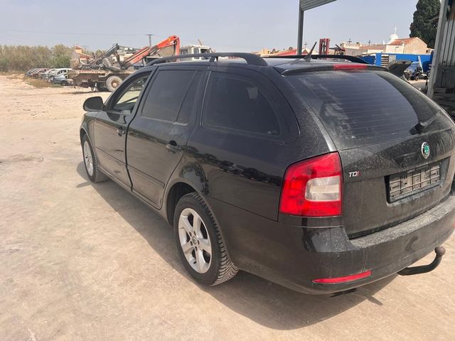 Despiece Skoda Octavia Combi 1Z5 2.0 TDI 2010