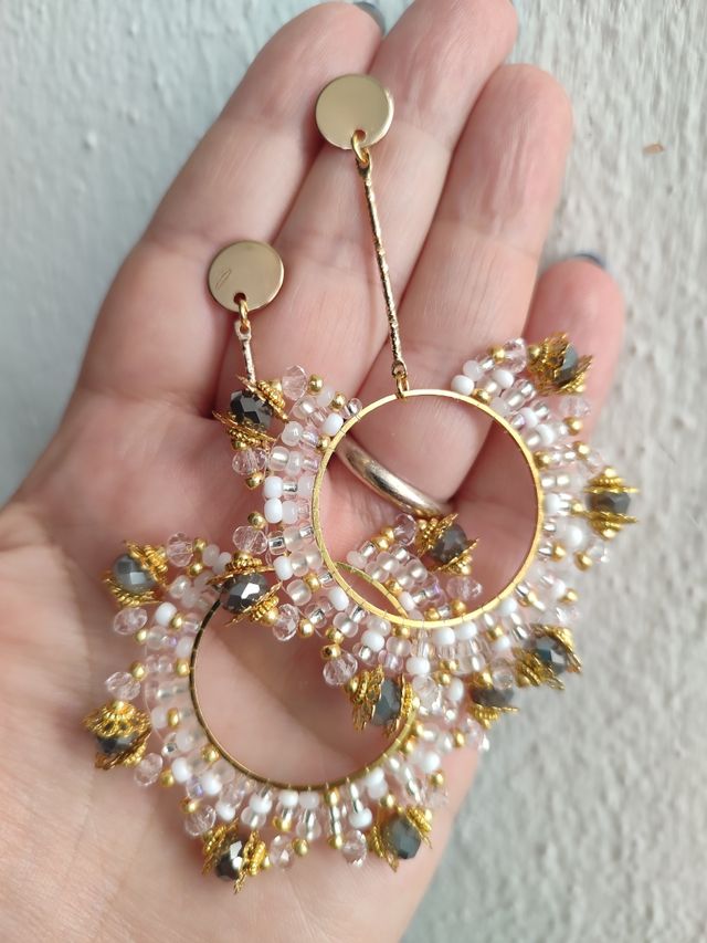 Orecchini cerchio perle e cristalli dorati