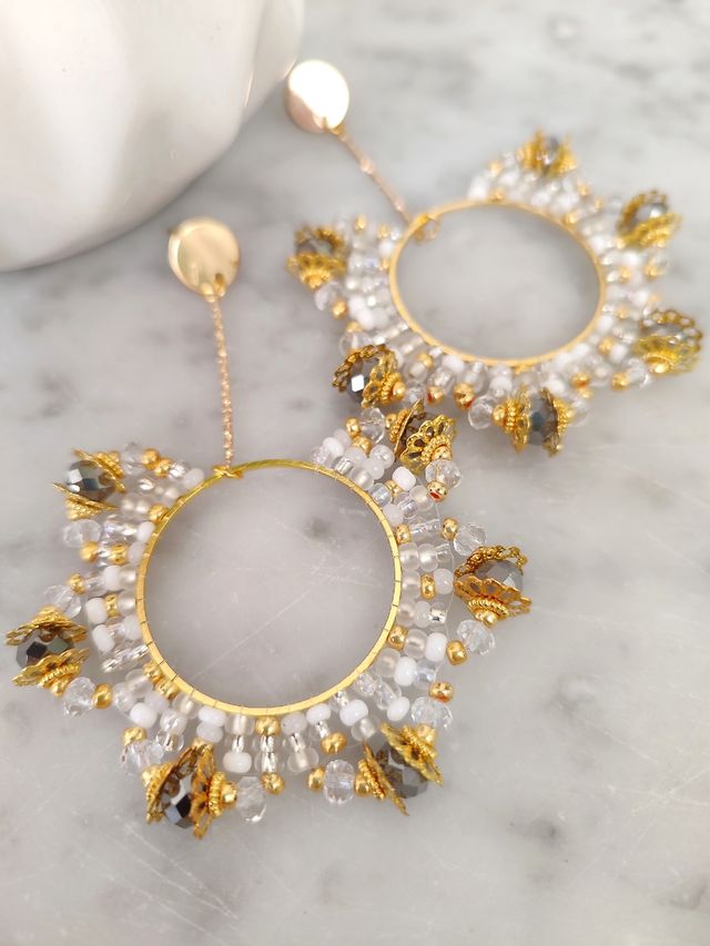 Orecchini cerchio perle e cristalli dorati