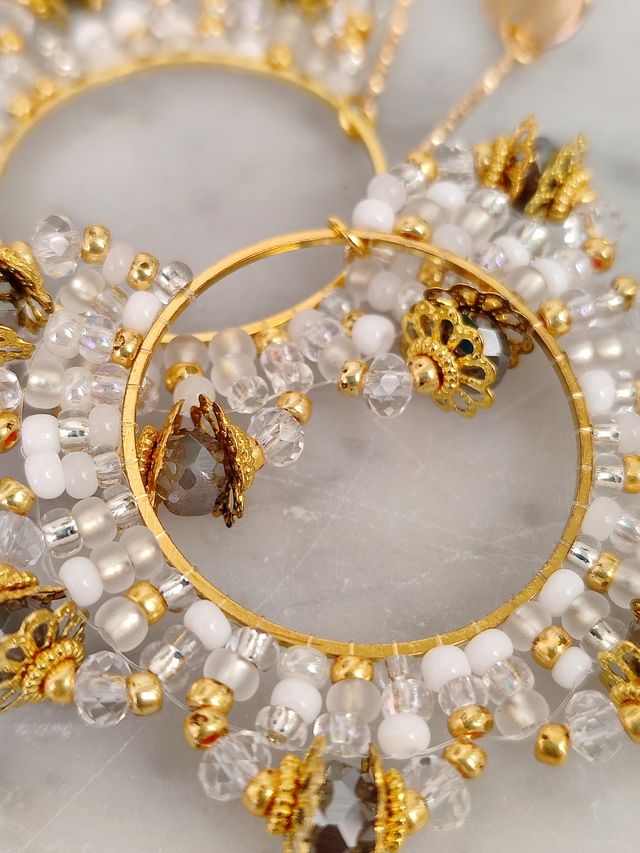 Orecchini cerchio perle e cristalli dorati