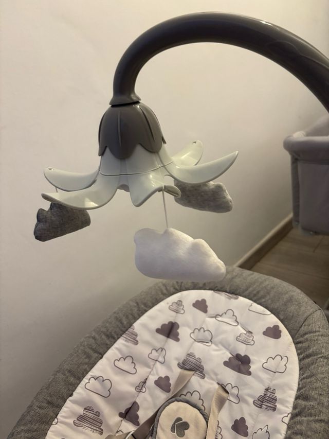 Hamaca Nubes Kikkaboo con vibración