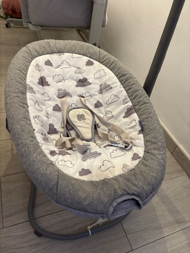 Hamaca Nubes Kikkaboo con vibración