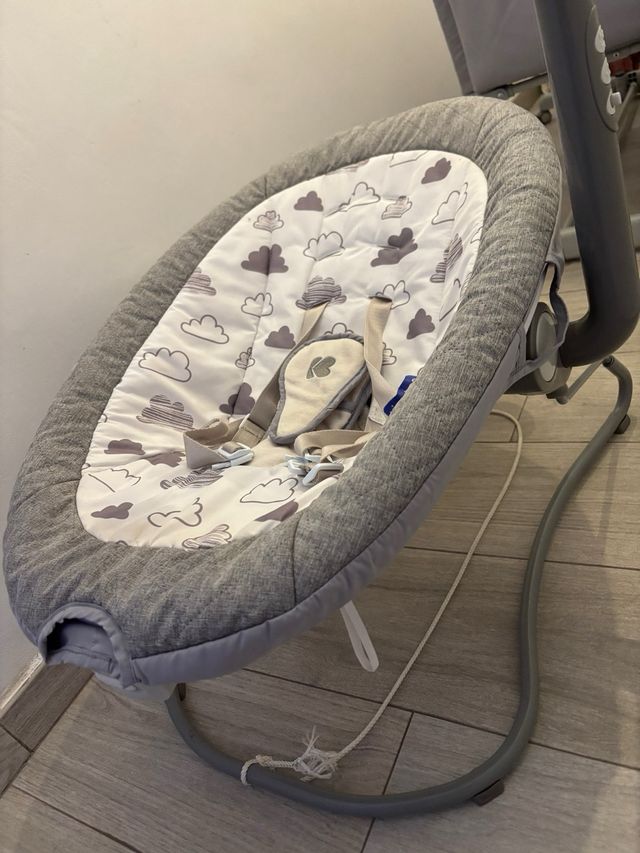 Hamaca Nubes Kikkaboo con vibración