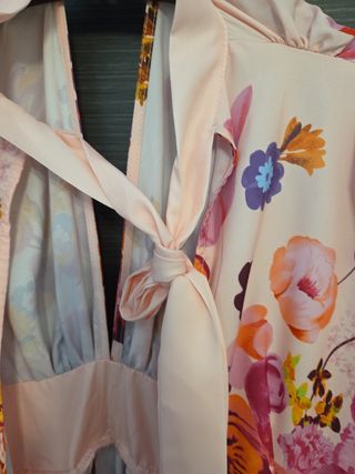 Vestido de fiesta floral rosa