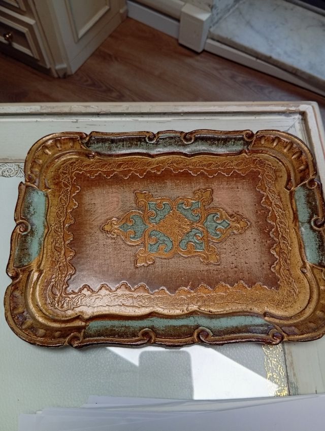 Vassoio fiorentino antico decorato
