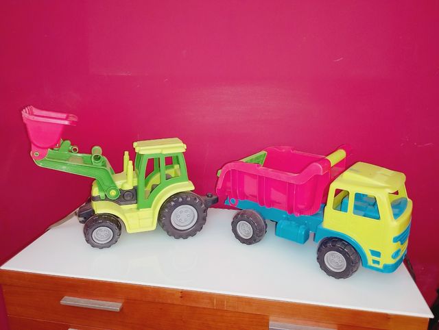 Camión y Tractor de Juguete