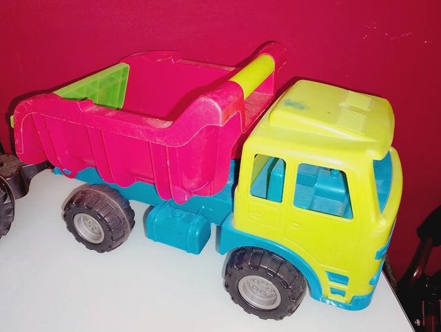 Camión y Tractor de Juguete