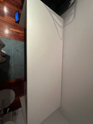 Escritorio blanco moderno en perfecto estado