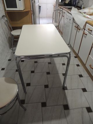 Mesa y 4 Sillas Cocina cromadas