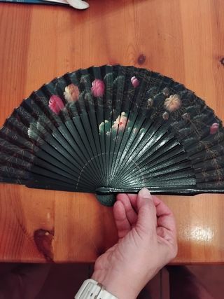 Ventagli antichi in pizzo e fiori