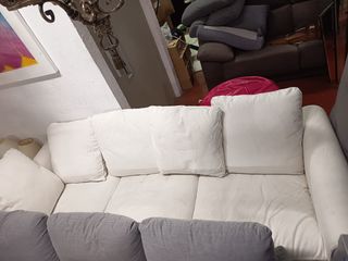 Sofá de tela blanco