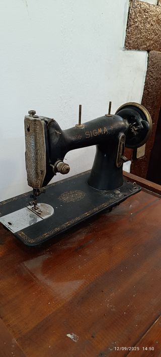 Máquina de coser Sigma antigua
