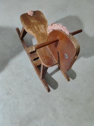 Caballo balancín de madera