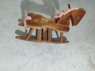 Caballo balancín de madera