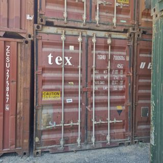 Contenedores marítimos nuevos y usados