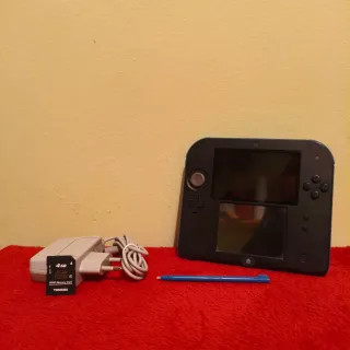 Nintendo 2DS Nera/Blu con giochi e caricatore