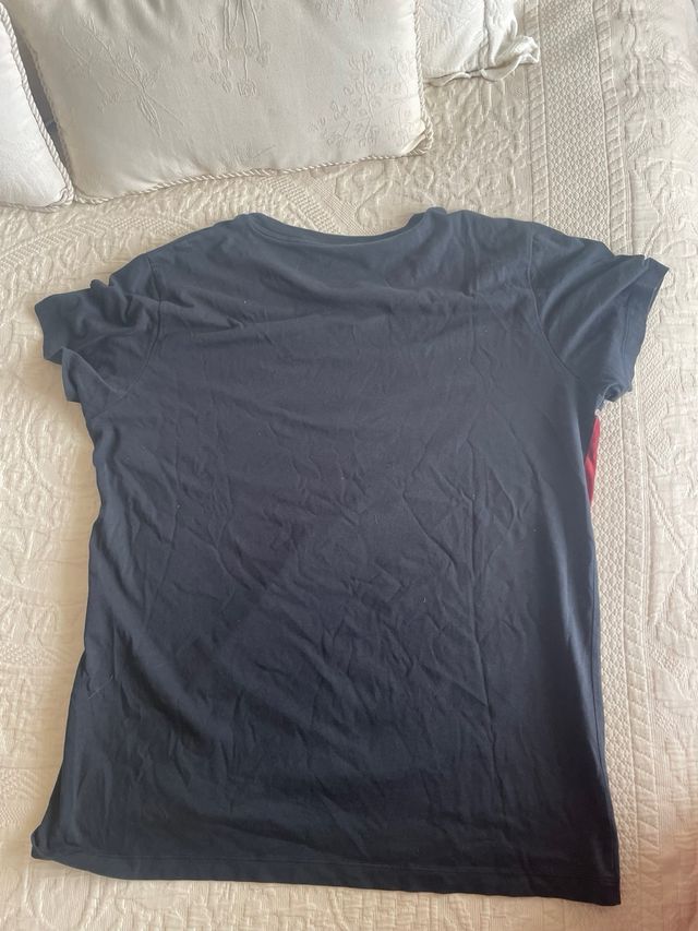 Camiseta Carolina Herrera Negra y Roja