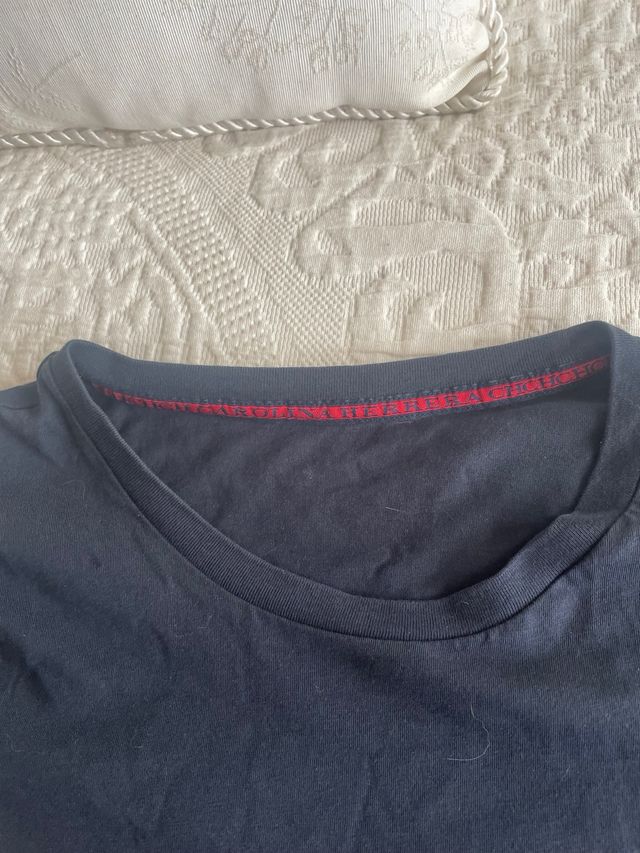 Camiseta Carolina Herrera Negra y Roja