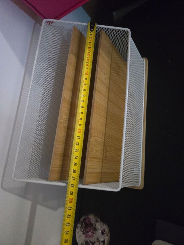 Organizador de escritorio blanco y madera