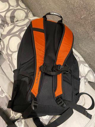 Mochila Salomon Naranja y Negra