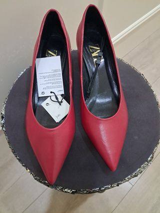 Zapatos de tacón Zara rojos mujer