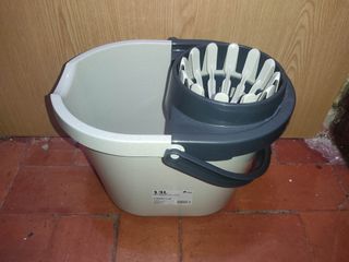 Cubo para fregona 13L nuevo - gratis