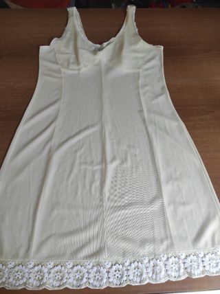 Sottoveste vintage giallo chiaro con pizzo