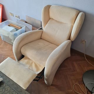 Sillón reclinable beige de tela