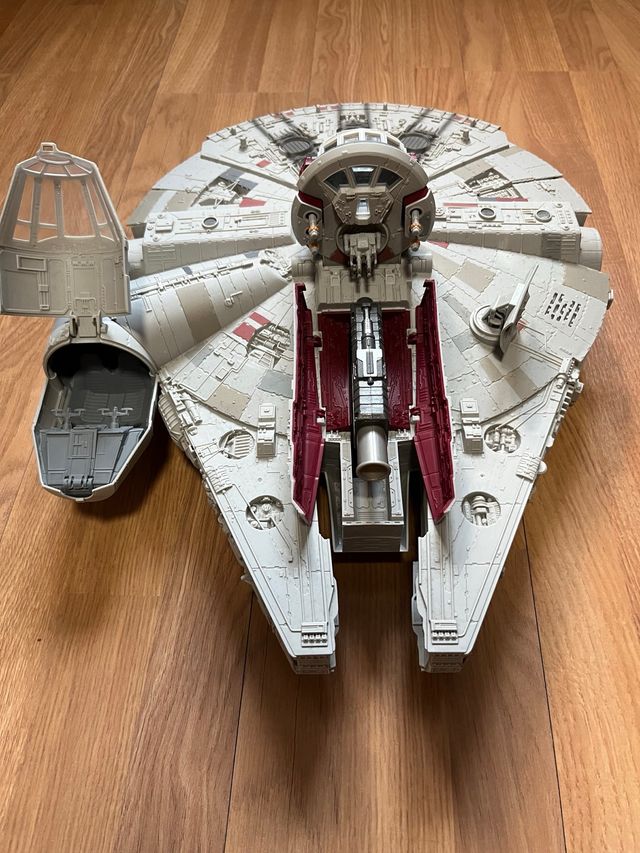 Halcón Milenario Star Wars 54x45x10