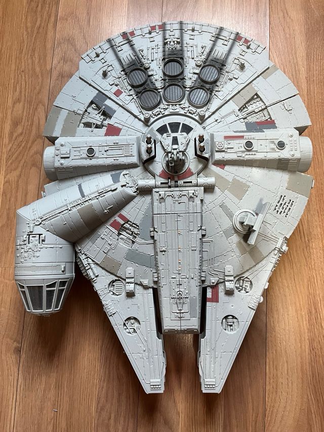 Halcón Milenario Star Wars 54x45x10