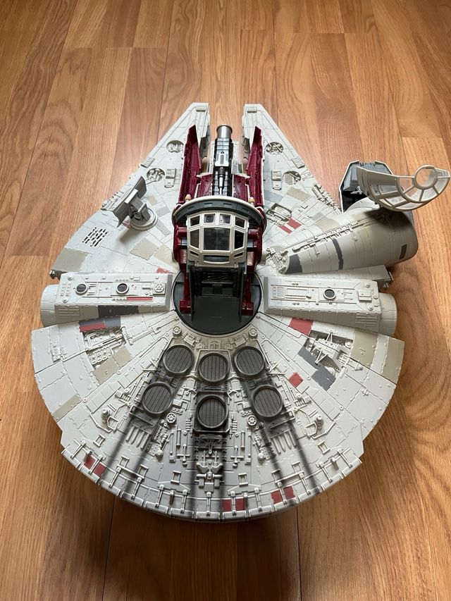 Halcón Milenario Star Wars 54x45x10