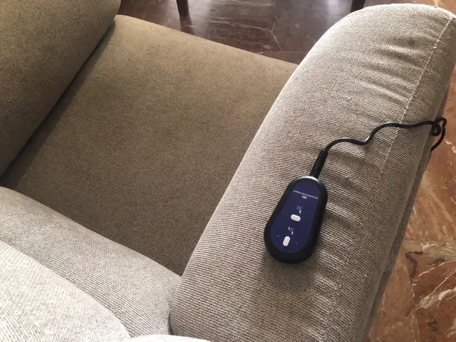 Sillón geriátrico beige eléctrico reclinable