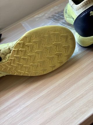 Botas de fútbol Puma Talla 32-33 niñ@