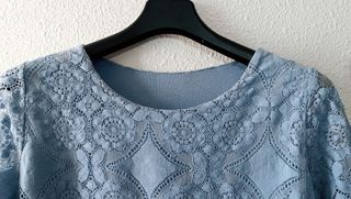 Blusa de puntillas azul talla L-M