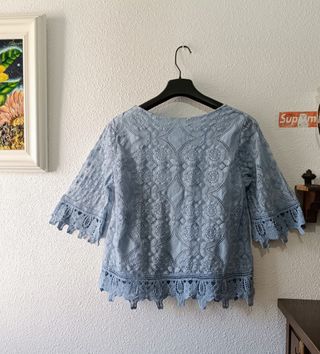 Blusa de puntillas azul talla L-M