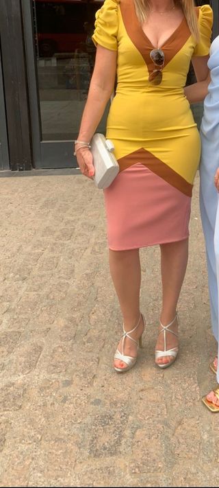 Vestido de fiesta amarillo y rosa