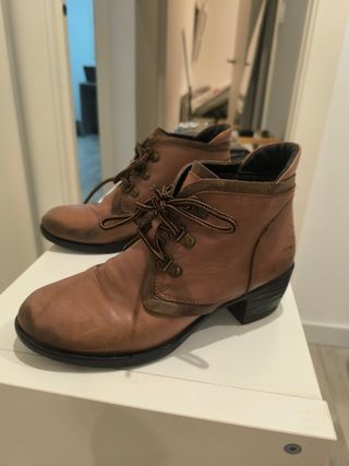 Botines de cordones marrones
