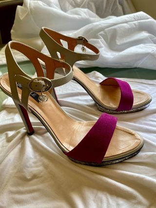 REBAJADO. Sandaliasde Cuplé de color morado y gris