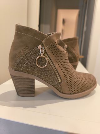 Botines beige tacón CHIKA10